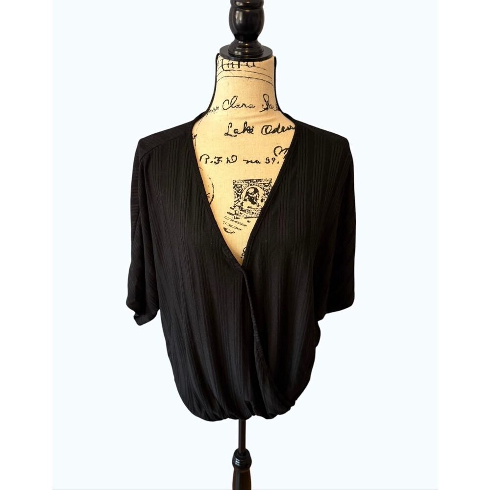 Daytrip Buckle Black Ribbed Surplice Dolman Top Large